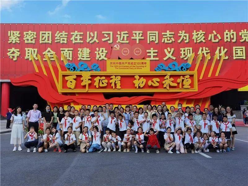 北辰区双街果蔬采摘园里草莓长势喜人 吸引游客 扫码阅读手机版